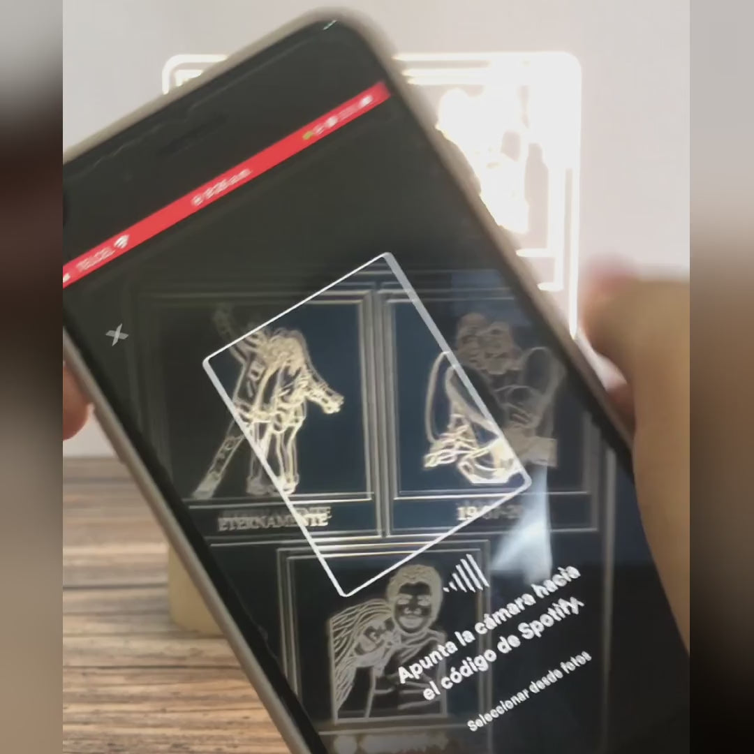 Video: escanean con Spotify el código grabado en la lámpara y empieza a sonar la canción